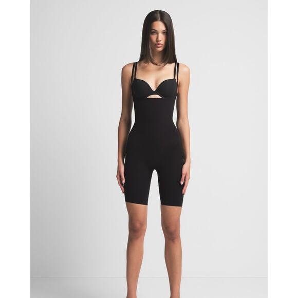 New without Tags Skims Seamless Sculpt BUTT LIFTING OPEN BUST BODYSUIT SZ XS - Picture 1 of 8